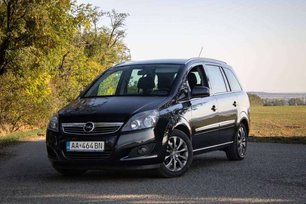 Opel Zafira Tourer 1.8 ECOTEC 140k, 103 kW, M5, 5d. / AJ NA SPLÁTKY / PROTIÚČET /